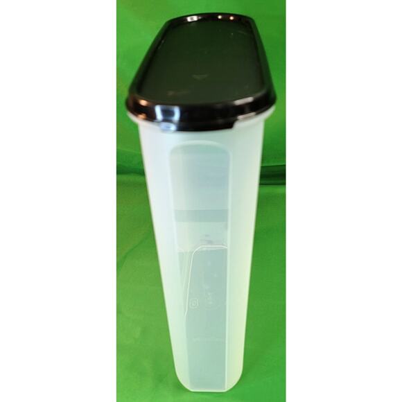 NEW Tupperware Super Oval Clear w/ Black Seal 5 Liter 20 Cups 2239 & 2402 - Picture 2 of 7